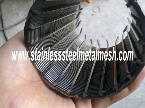 Wedge wire screen is manufactured by flat welded screen in panel or cylinder type. Flat welded wedge wire panels offer a perfectly flat and smooth surface with rectangular openings. Welded Wedge Wire Screens are made from V shaped profile wire, with an unique welding process, offering great strength, precision, long service life and a wide range of applications in the field of process, engineering such as sugar juice filtration, waste water treatment, crude oil and natural gas production and vessel internals solving problems of solid / liquid and solid / gas separation, filtration of oils, greases, paints, food products, water, fuels, liquid cooling agents, chemicals etc. This kind of wedge wire can replace conventional media like wire mesh cloth, perforated plate and other metal sifting materials as components for rotary screen, well screen, quarry screen, etc. Application: - Separating; - Sizing; - Straining; - De-watering; - Filtering; - Drying; - Water intake; - Media retention.